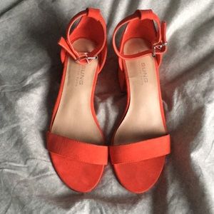 Alfred Sung coral suede shoes